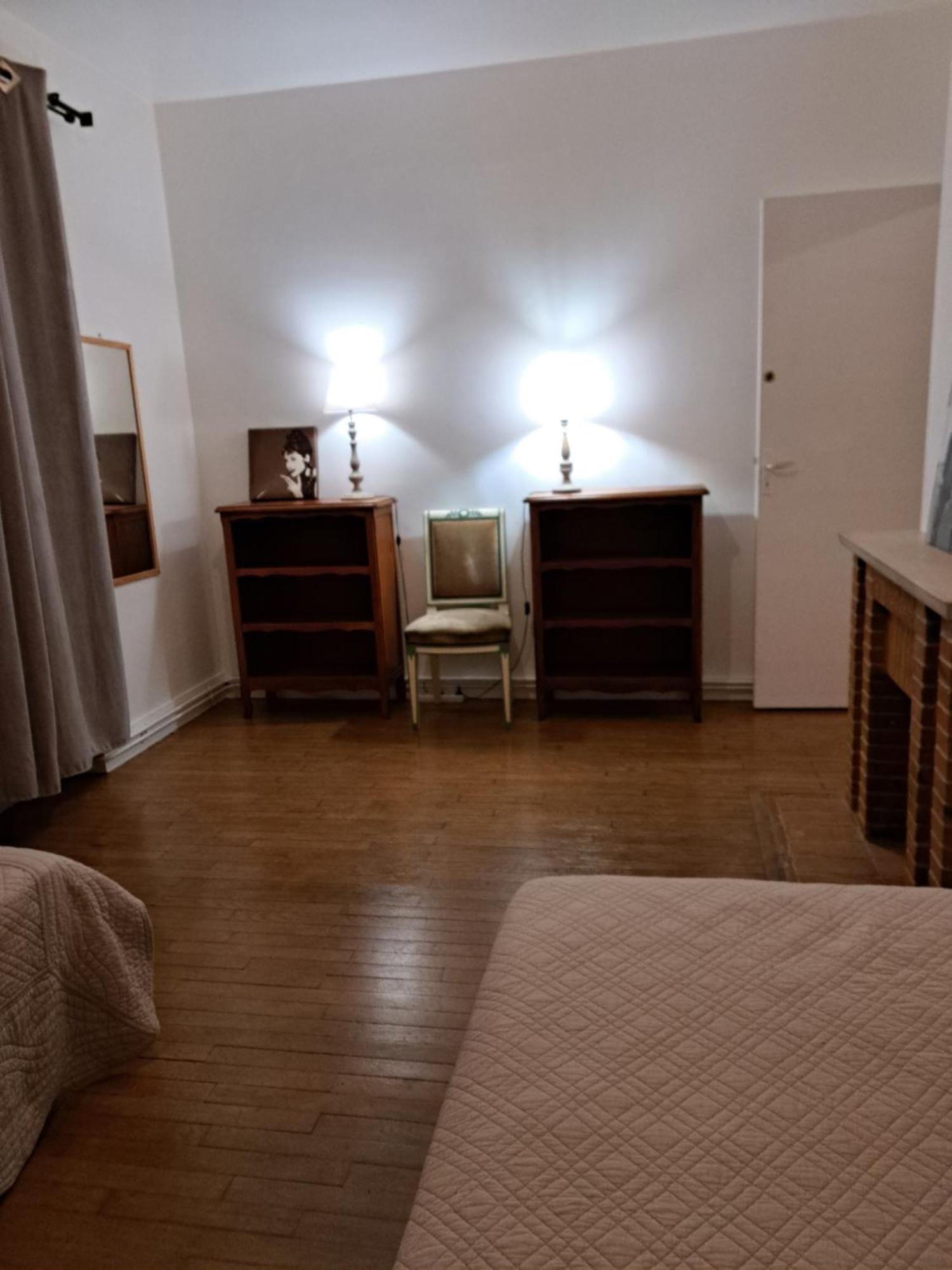 Charmant Appartement Au Pied Du Chateau Gien Exteriör bild