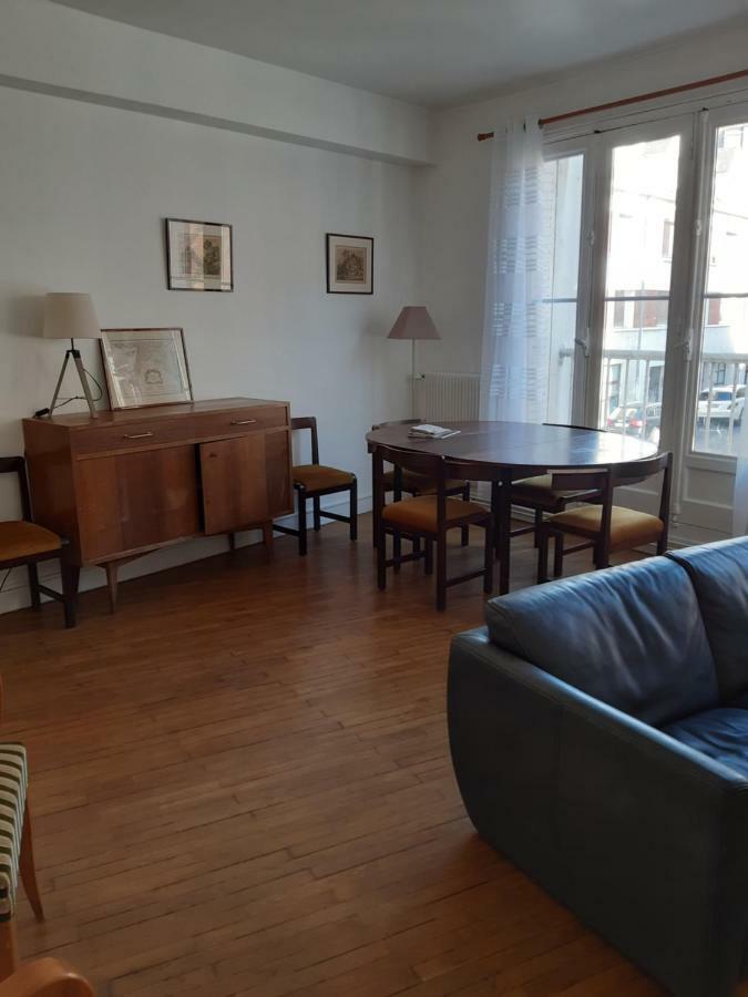 Charmant Appartement Au Pied Du Chateau Gien Exteriör bild