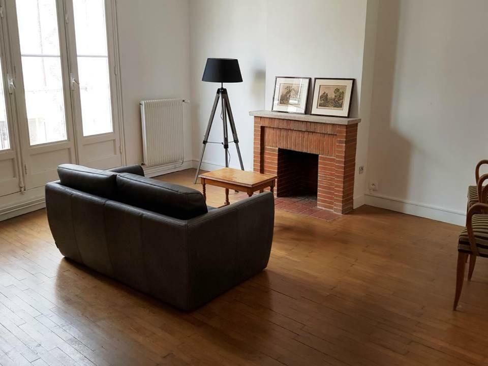 Charmant Appartement Au Pied Du Chateau Gien Exteriör bild
